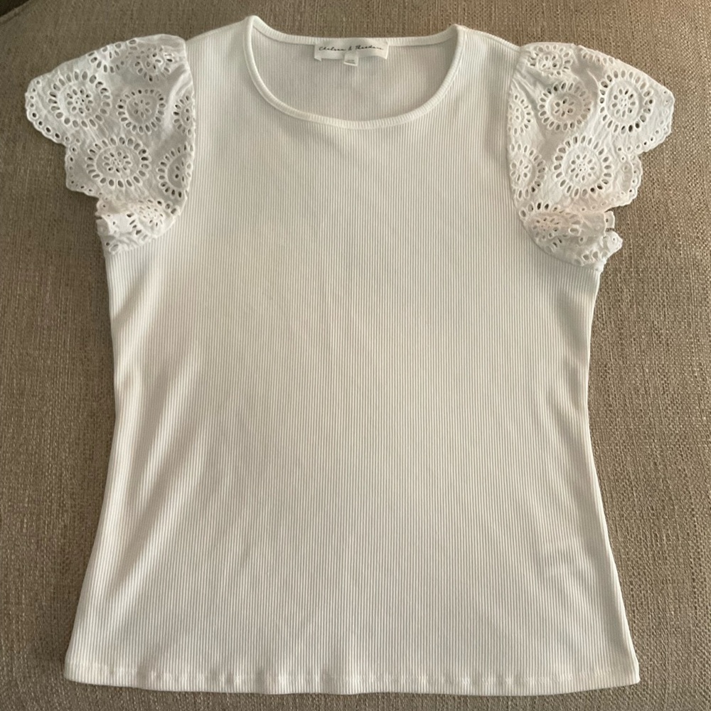 Chelsea & Theodore White Ruffled Eyelet short sleeve top